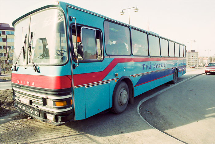Text // Två denarer – en blå buss där hjärtan hittar hem